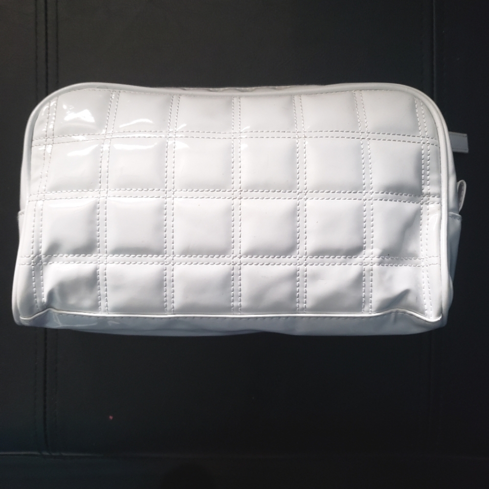 Givenchy Parfums White Quilted Patent Cosmetic Pouch Makeup Bag Travel Case - Picture 2 of 10